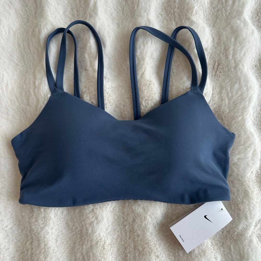 🆕 Nike | Zenvy Navy Sports Bra - Size L.